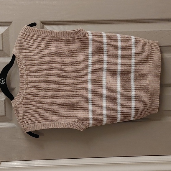 NWT Tan & White Striped Knit V-Neck Vest - Picture 10 of 10